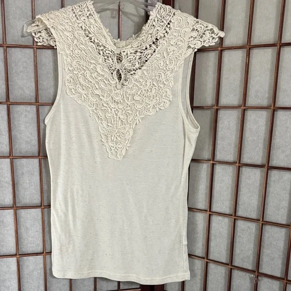 A'Reve Cream Crochet Lace Accent Tank Top PTP 18 inches - Picture 1 of 4